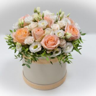 Caja decorativa con Rosas y flores frescas variadas